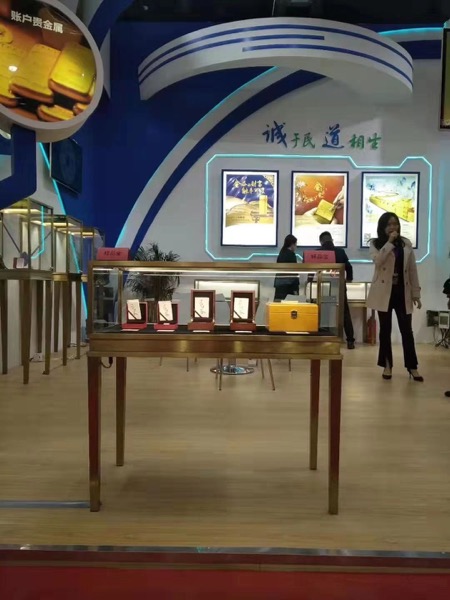 不锈钢展柜_调整大小.jpg